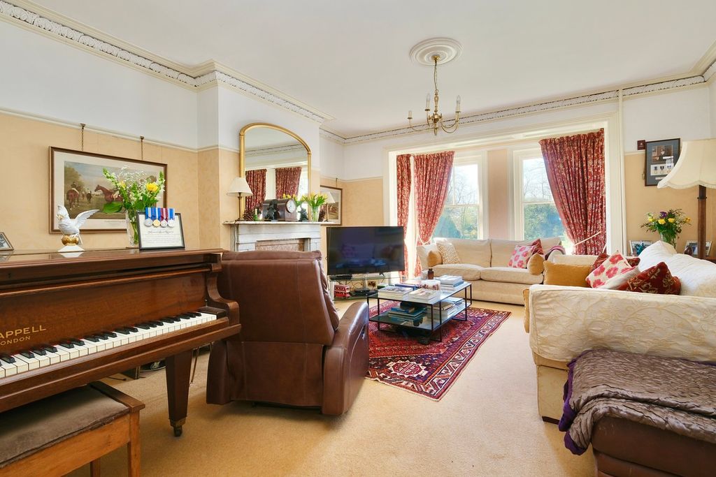 Property photo 3 of 42