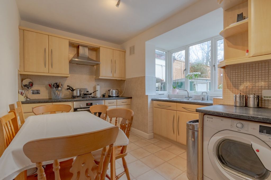 Property photo 3 of 17 Picture No. 24