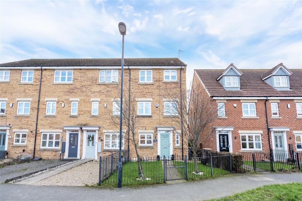 Property photo 1 of 12 External