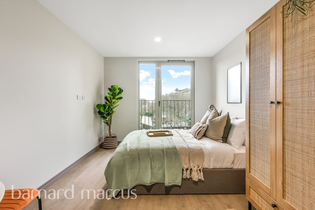 Property photo 1 of 8 Bedroom