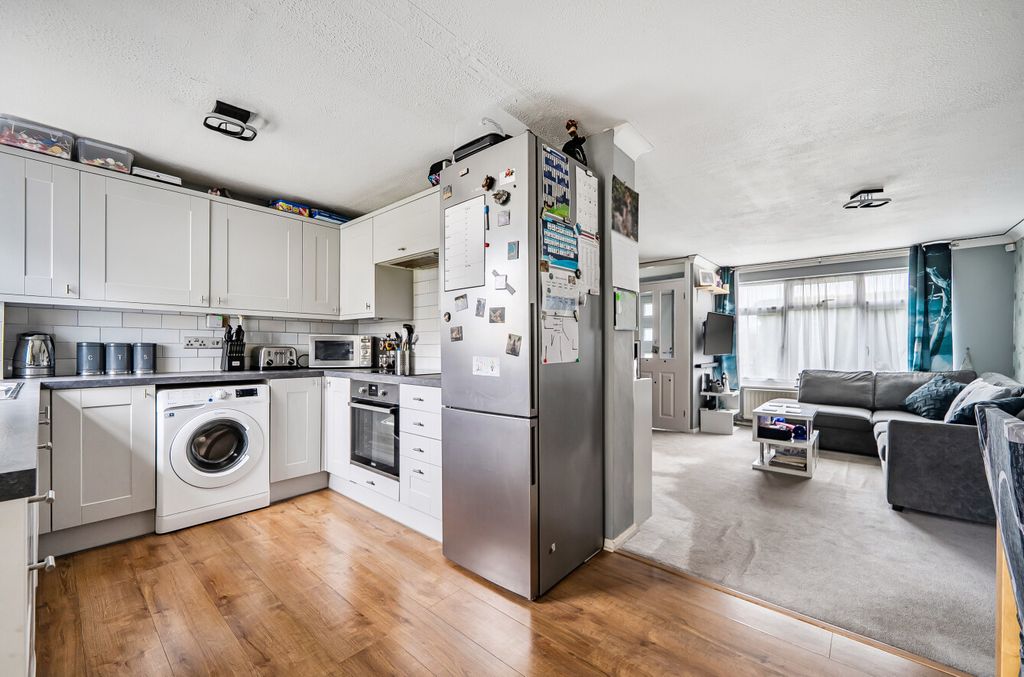 Property photo 2 of 21 1410223-10-69B2c8...