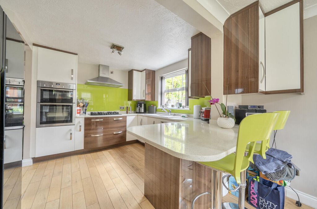 Property photo 3 of 17 Kitchen