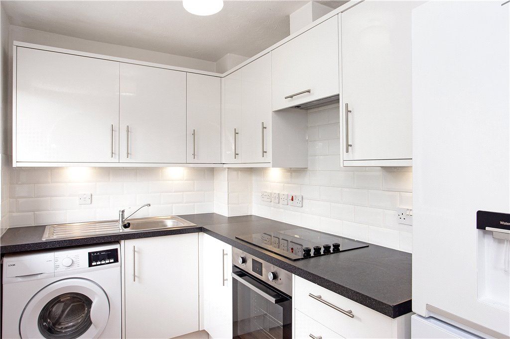 Property photo 2 of 10 Kitchen