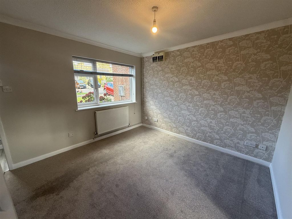 Property photo 3 of 10 Living Room