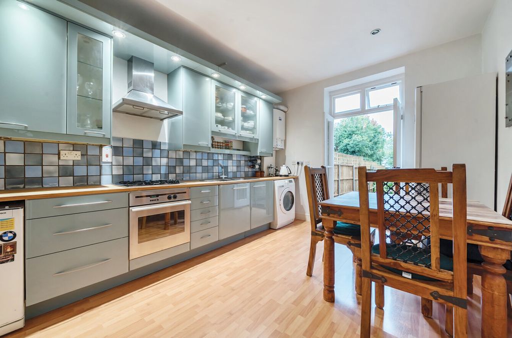 Property photo 1 of 18 1326335-10-687691...