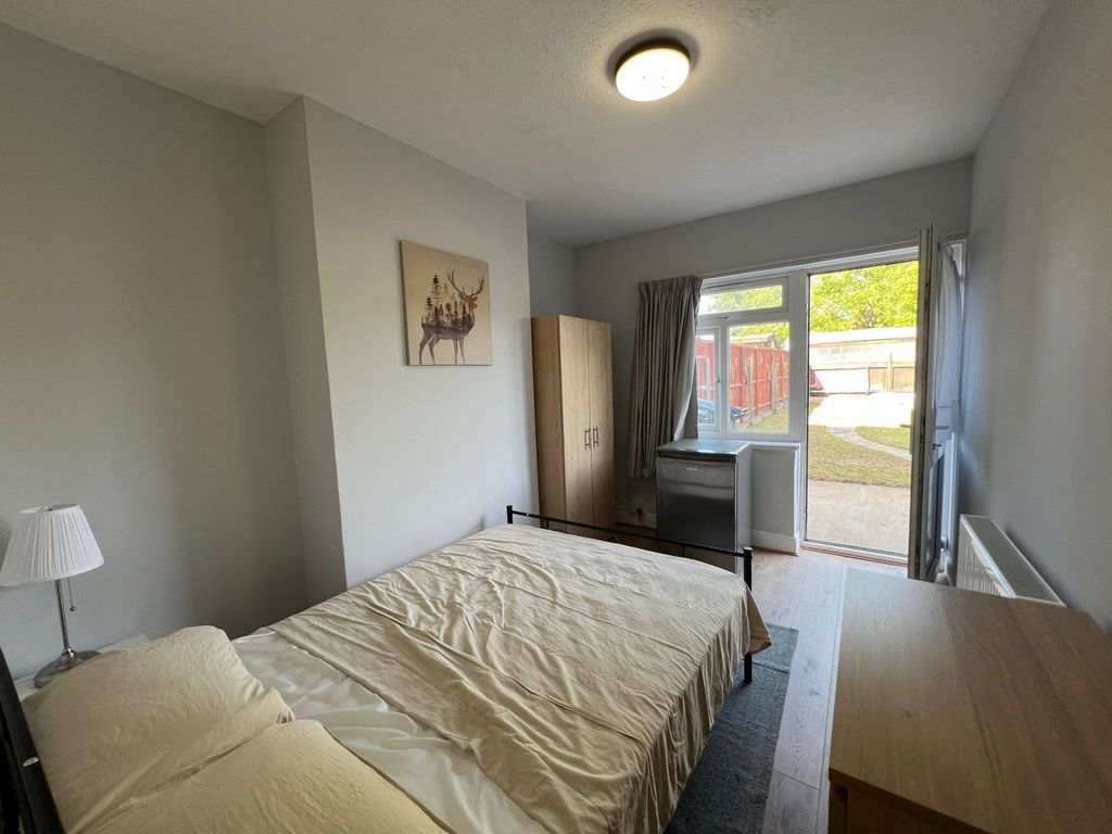 Property photo 1 of 4 Room