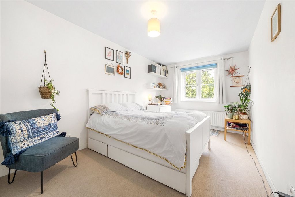 Property photo 2 of 11 Bedroom