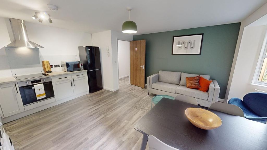 Property photo 2 of 12 Flat-4-Piccadilly-Place-Kitchen-Living-Room.Jpg