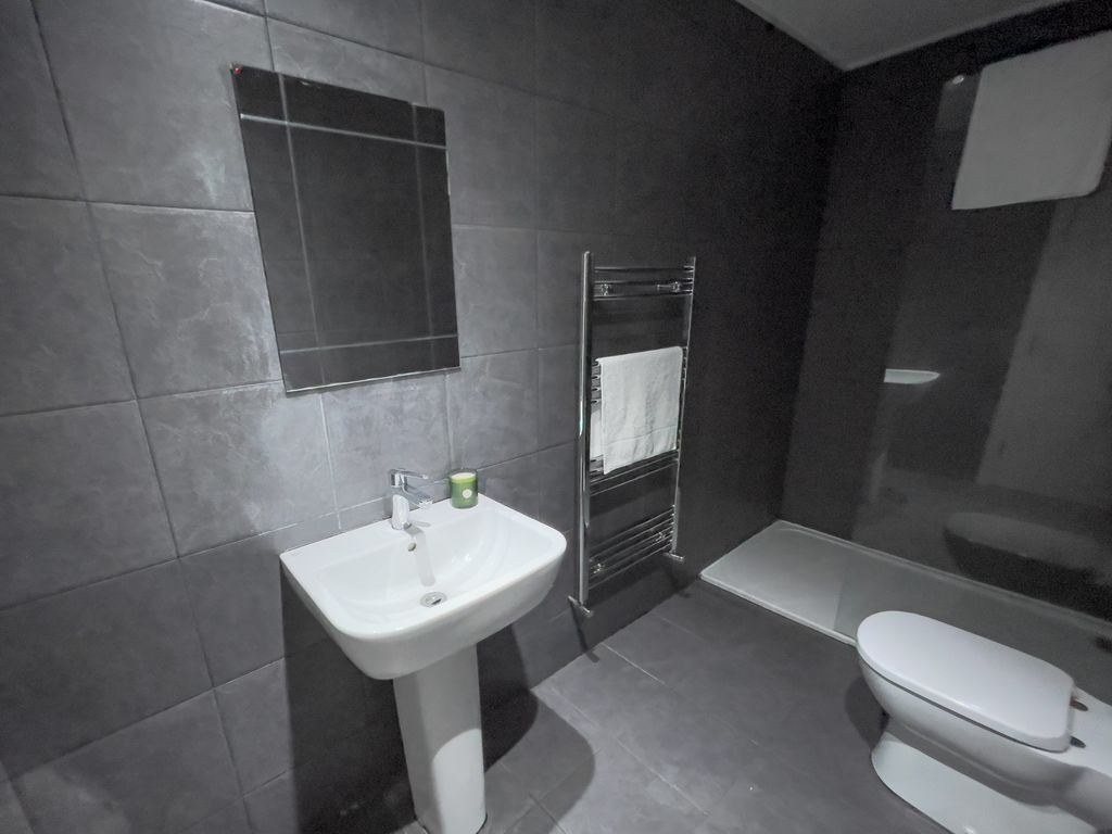 Property photo 3 of 8 25 Sheil 5