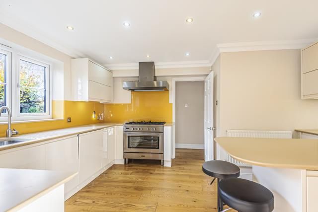 Property photo 3 of 10 Kitchen
