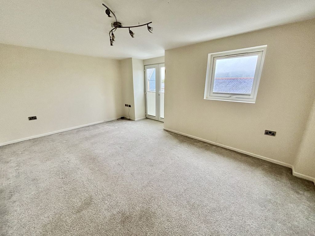 Property photo 2 of 11 Lounge