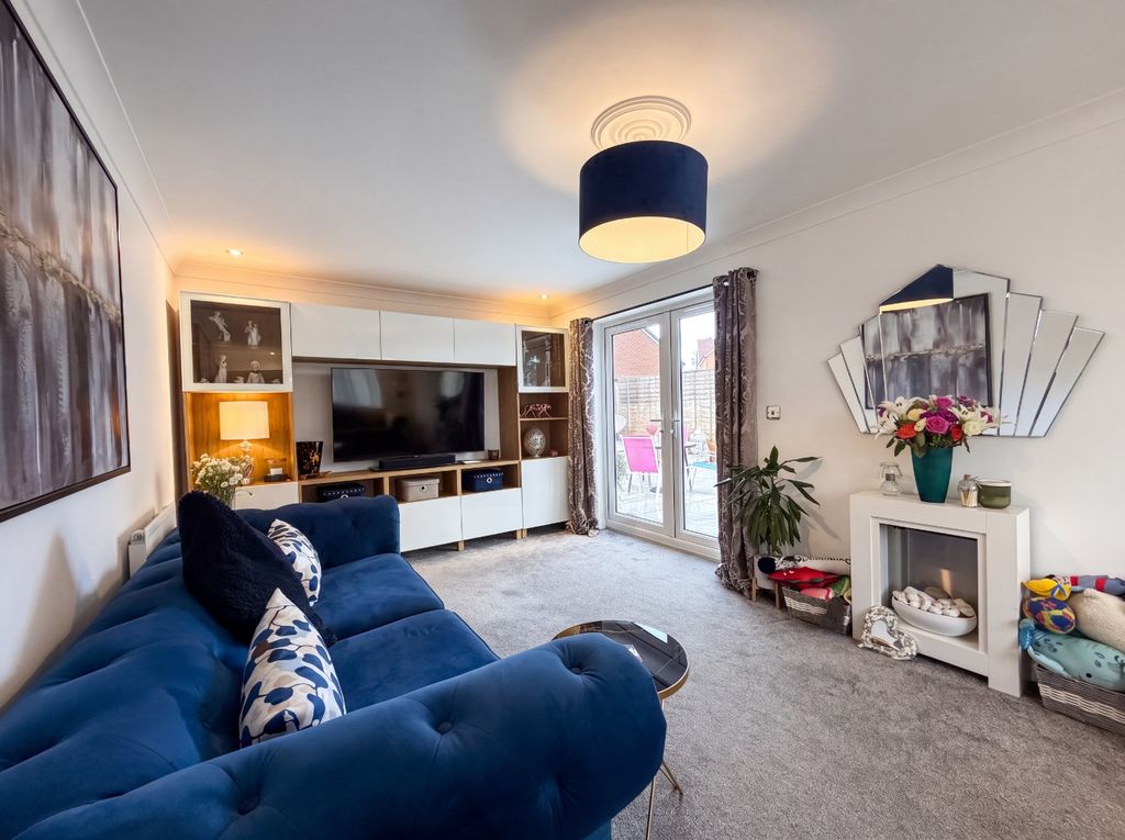 Property photo 2 of 16 5549385