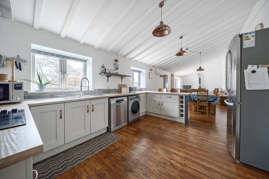 Property photo 1 of 10 Kitchen