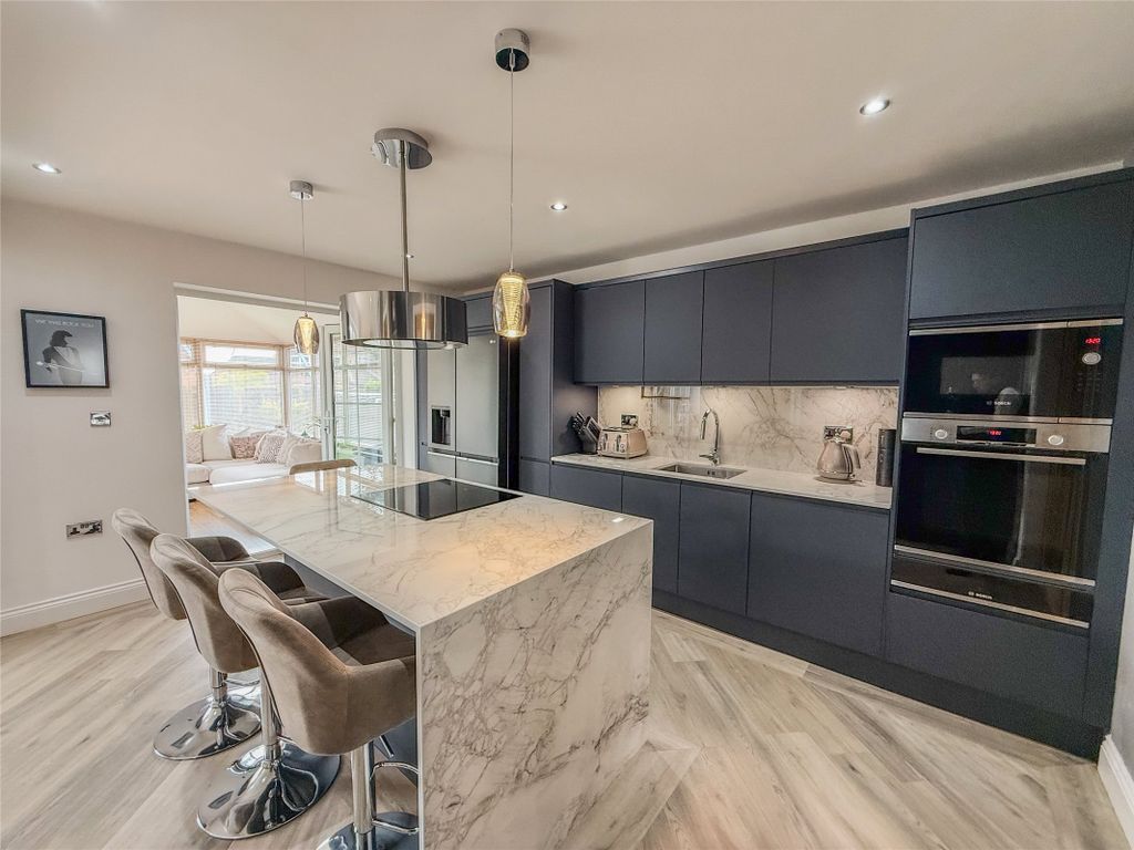 Property photo 2 of 31 Dining Kitchen