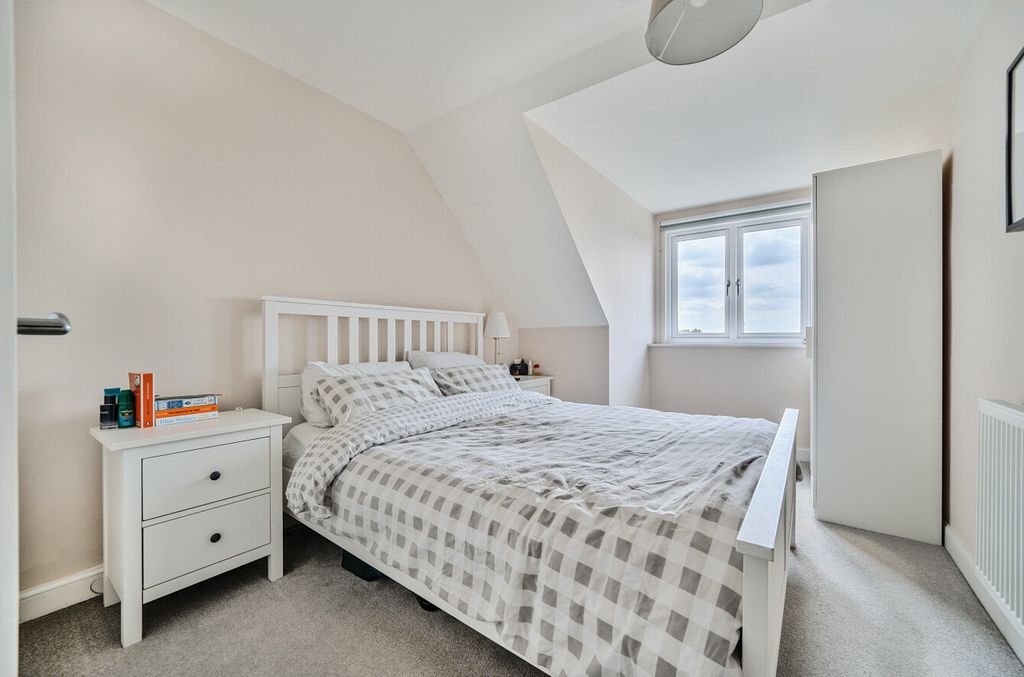 Property photo 2 of 14 1289668-4-682Efeb...