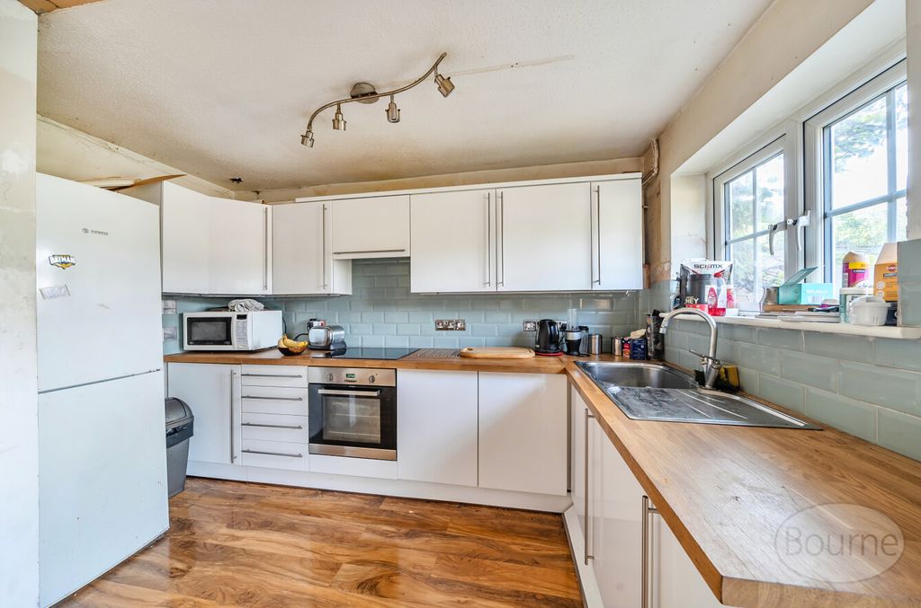 Property photo 3 of 10 00E5F076-B4B4-4Fb...