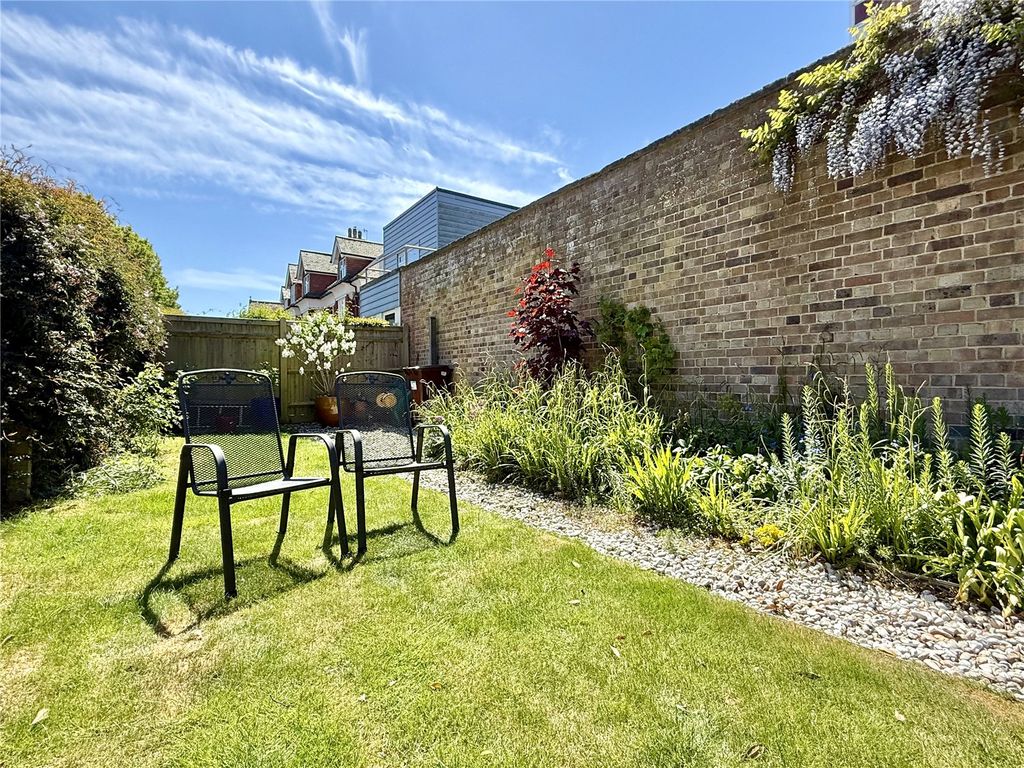 Property photo 2 of 25 Picture No. 32