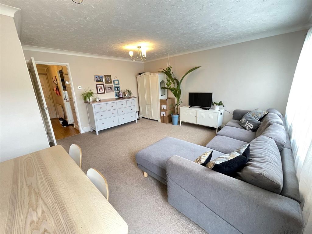 Property photo 3 of 9