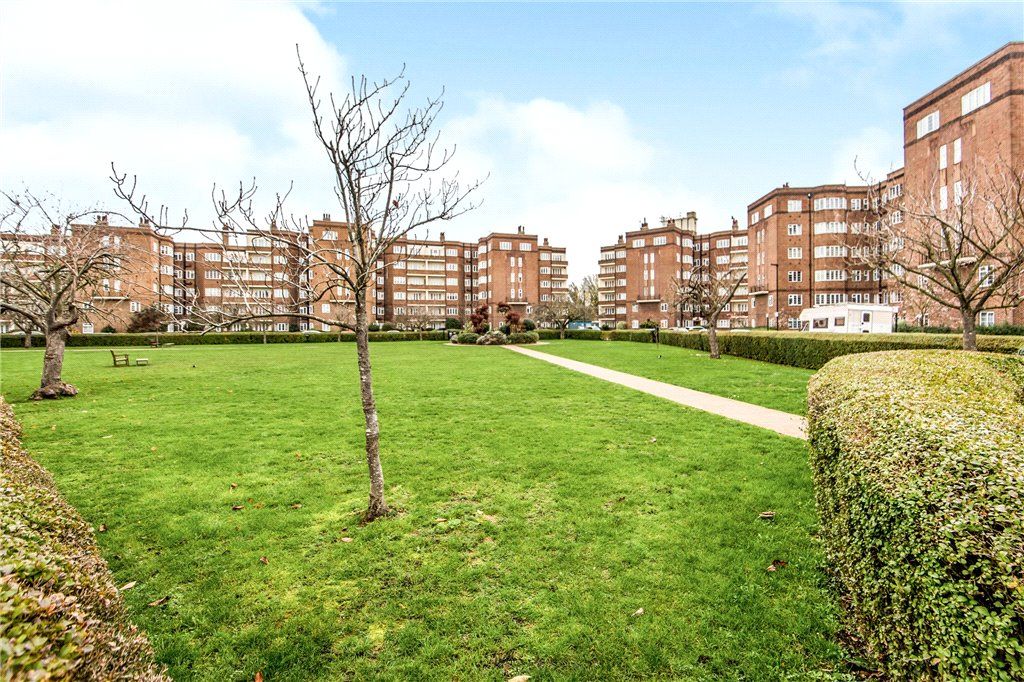 Property photo 1 of 7 Communal Gardens