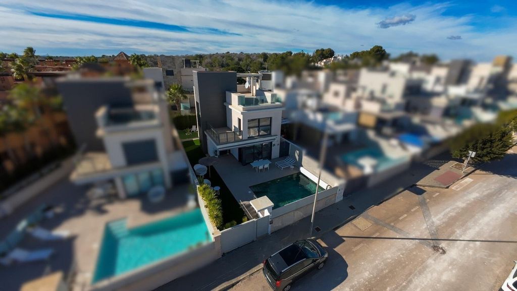 Property photo 1 of 33