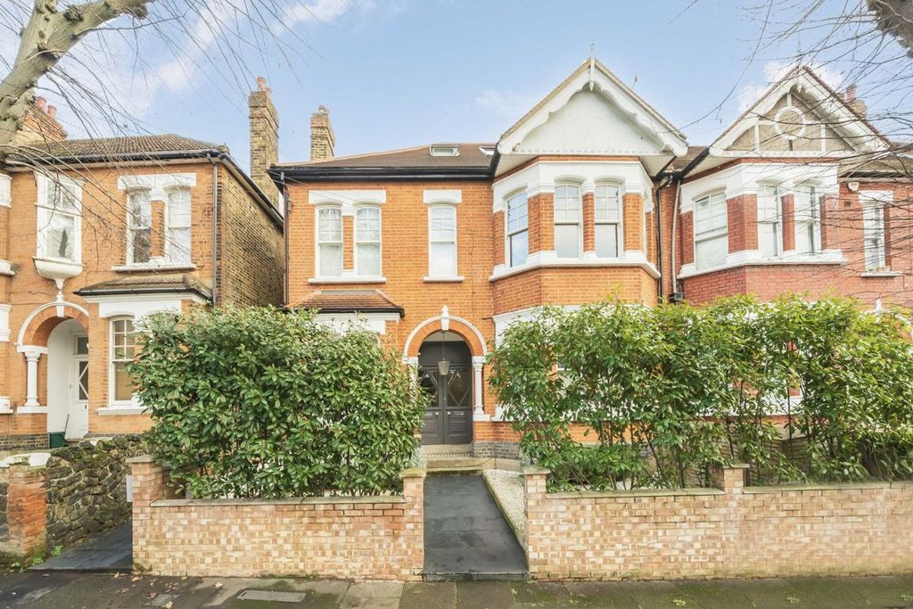 Property photo 1 of 8