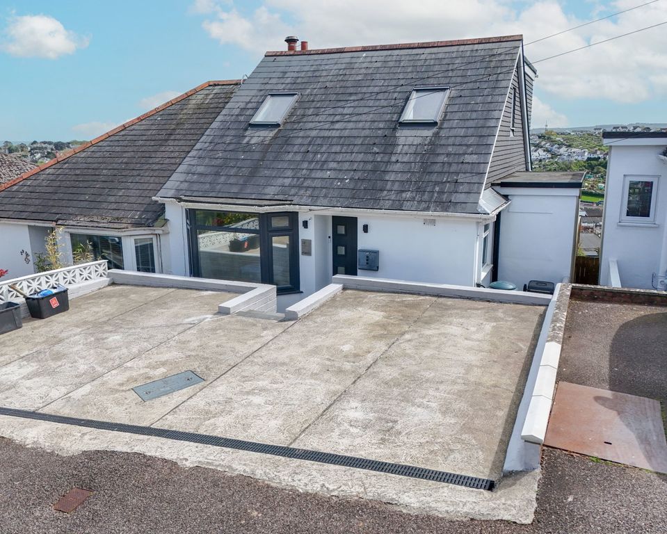 Property photo 2 of 32