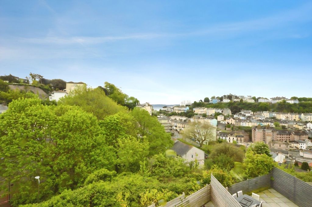 Property photo 2 of 11 Picture No. 14