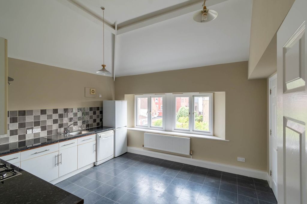 Property photo 3 of 29