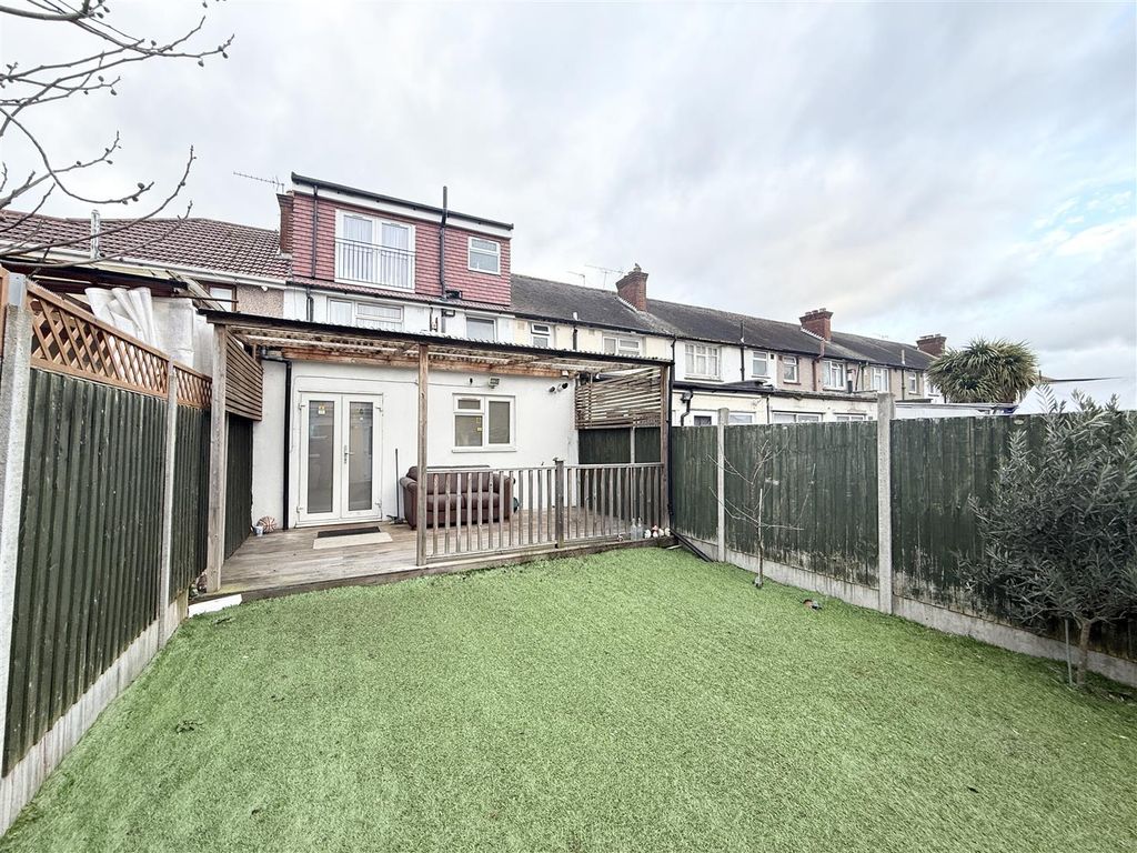 Property photo 3 of 14 Garden.Jpeg