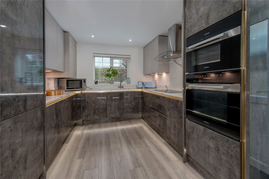 Property photo 2 of 23 Picture No. 10