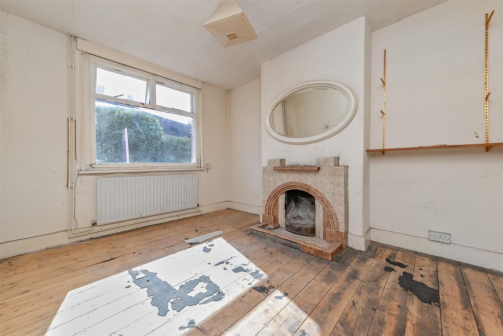 Property photo 2 of 19 39Waltonroad-3.Jpg