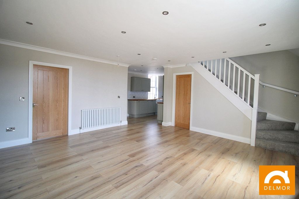 Property photo 3 of 24