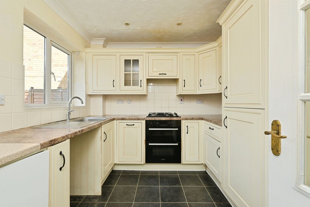 Property photo 2 of 13