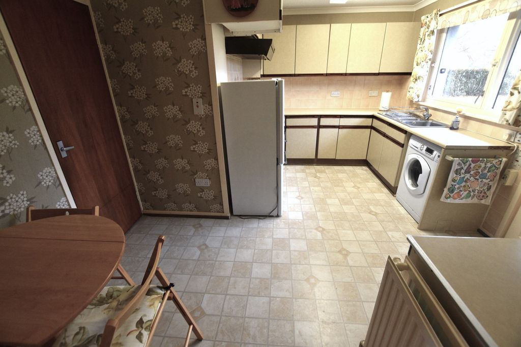 Property photo 3 of 28