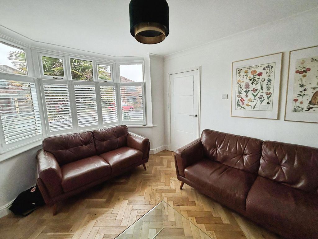 Property photo 2 of 17 Picture No. 23