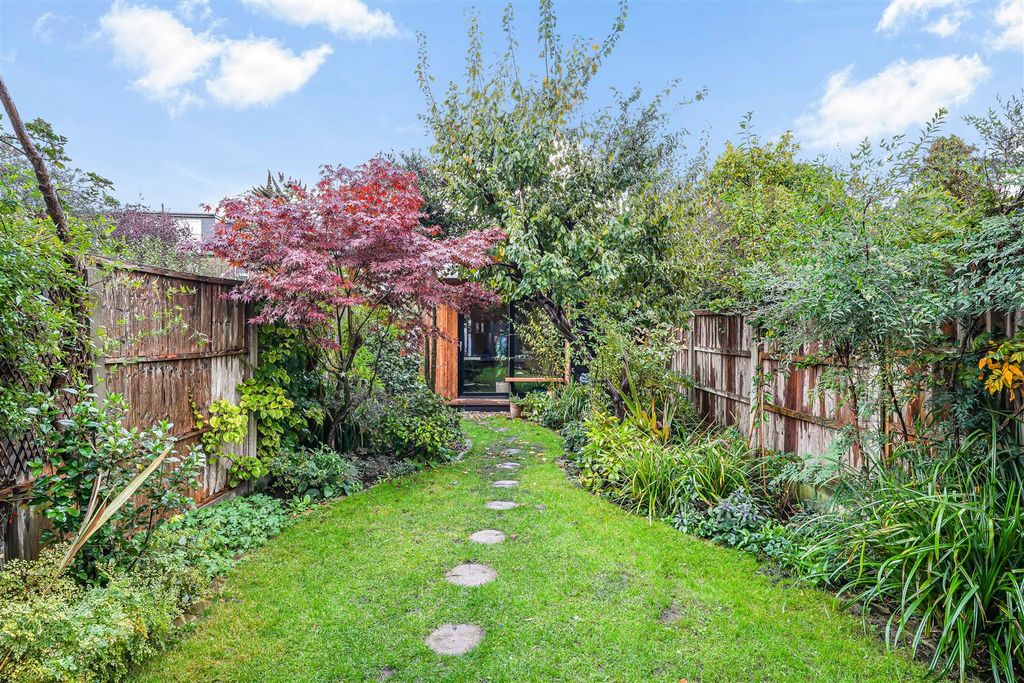 Property photo 3 of 17 Garden