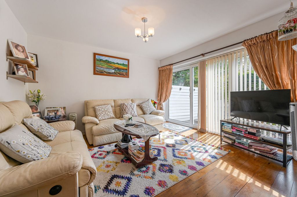 Property photo 2 of 34