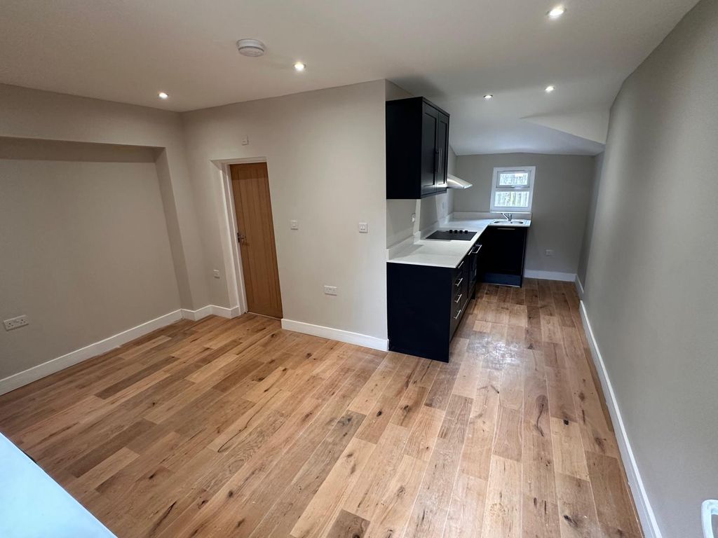 Property photo 2 of 9 Gallery