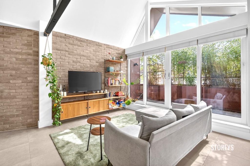 Property photo 2 of 32