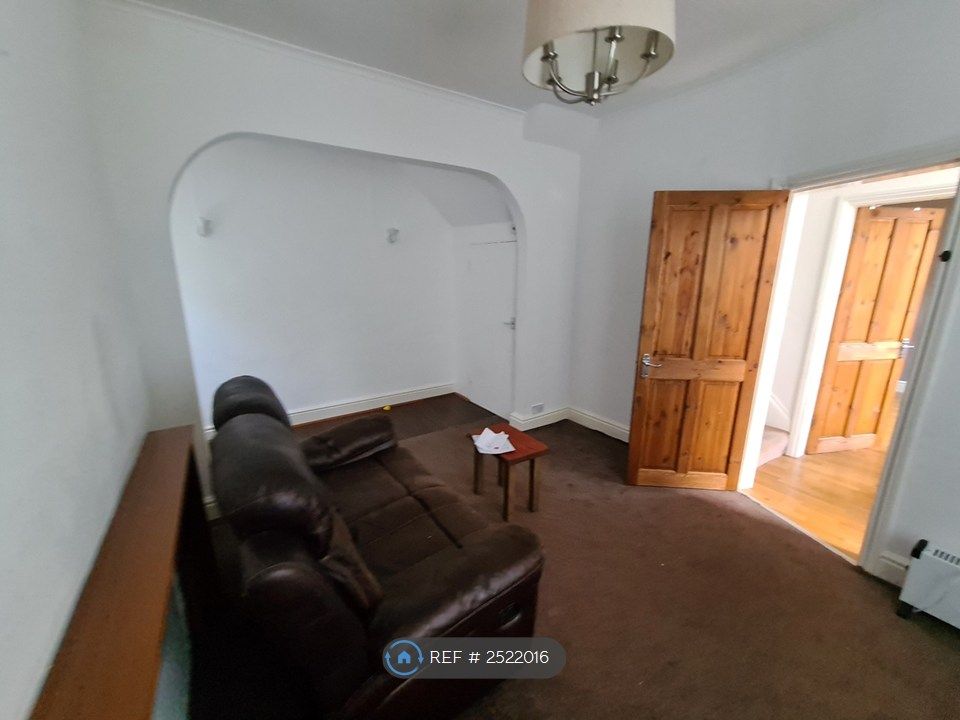 Property photo 3 of 22 Dining / Living Room