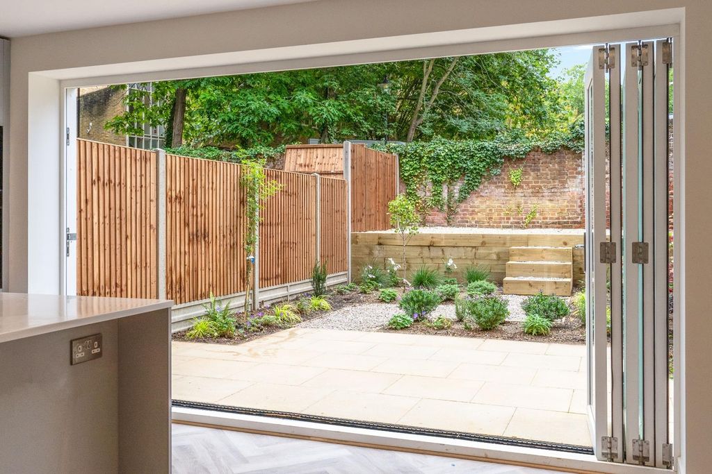 Property photo 2 of 31 Kinsman Mews 32.Jpg