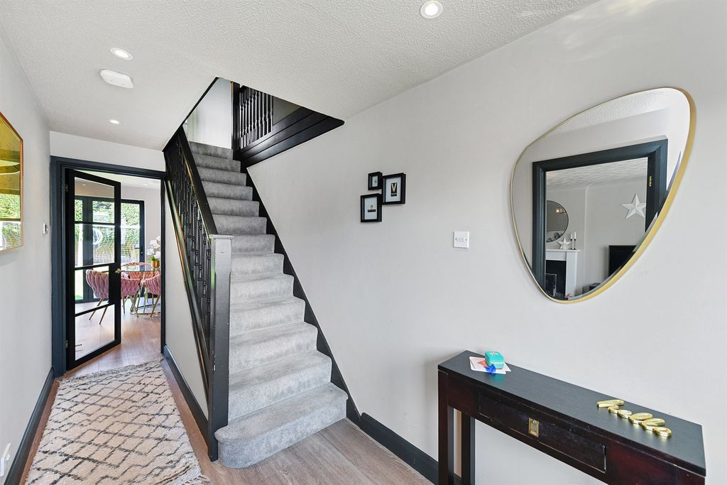 Additional image 7 of 5 bed detached house to rentMelton Gardens NG12