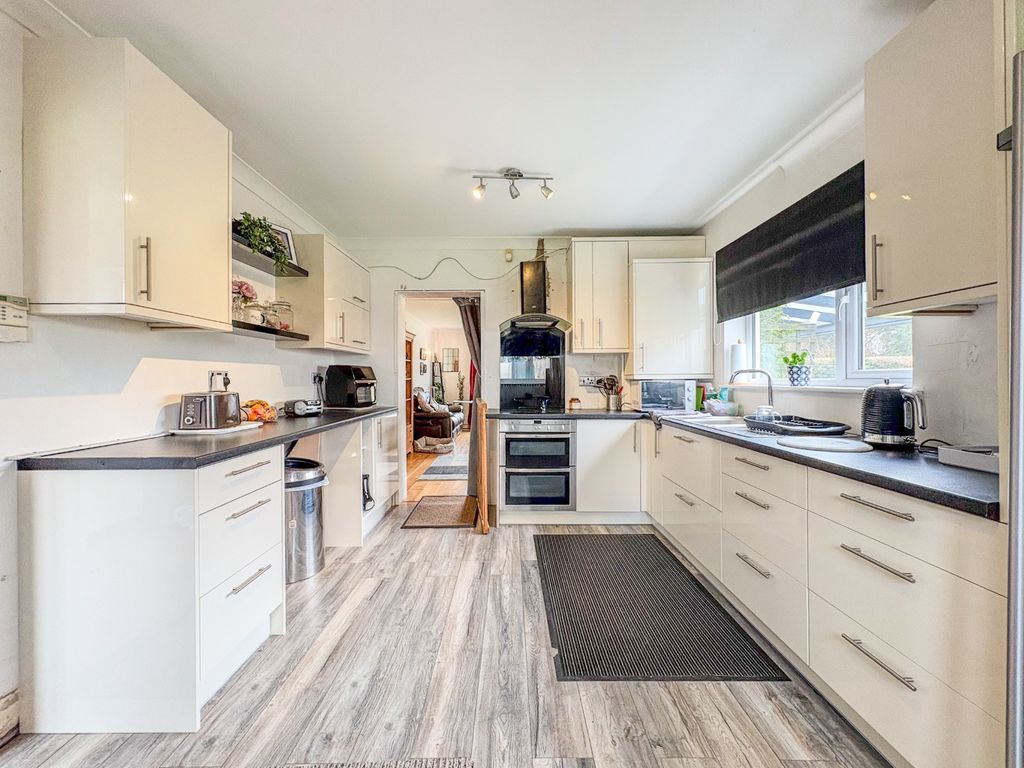 Property photo 3 of 26 4752606