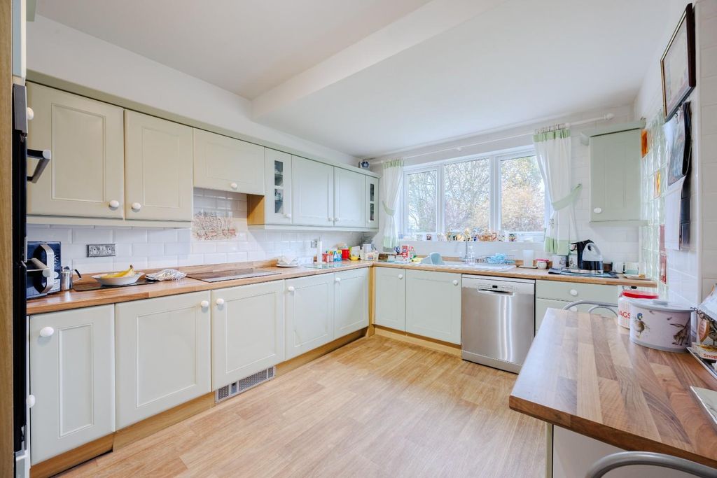 Property photo 3 of 30 Kitchen