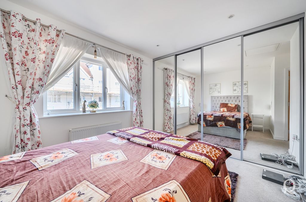 Property photo 3 of 22 5473956F-E344-4Eb...