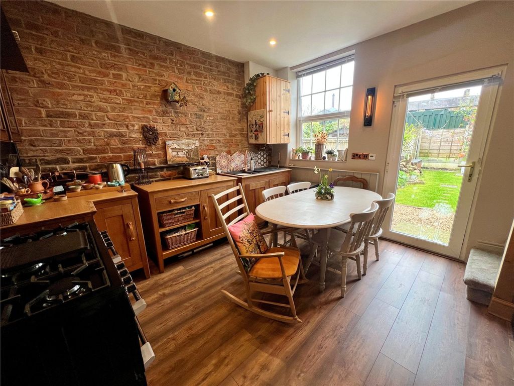 Property photo 2 of 11 Dining Kitchen