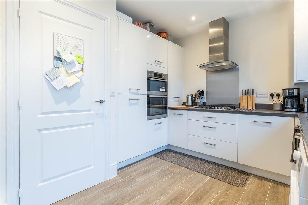 Property photo 3 of 18 Kitchen/Dining Room