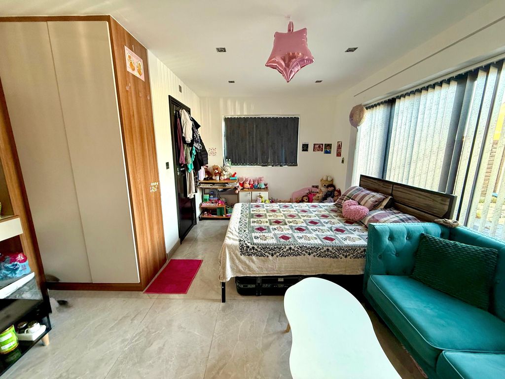 Property photo 3 of 5