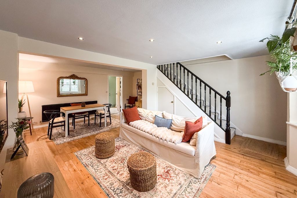Property photo 3 of 17 5162378