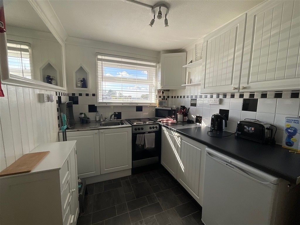 Property photo 1 of 6 Kitchen